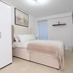 Valdeni Leeds (West Yorkshire)