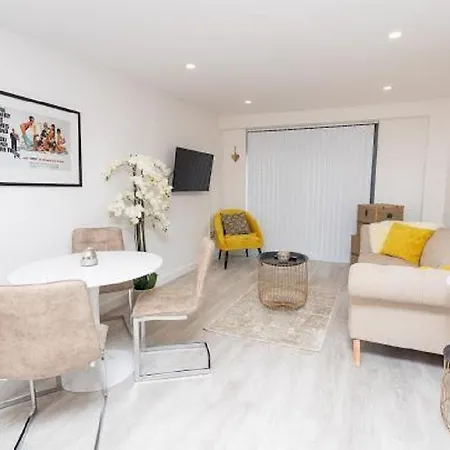 Valdeni Leeds (West Yorkshire)