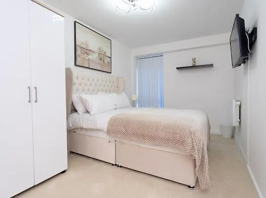 Valdeni Leeds (West Yorkshire)